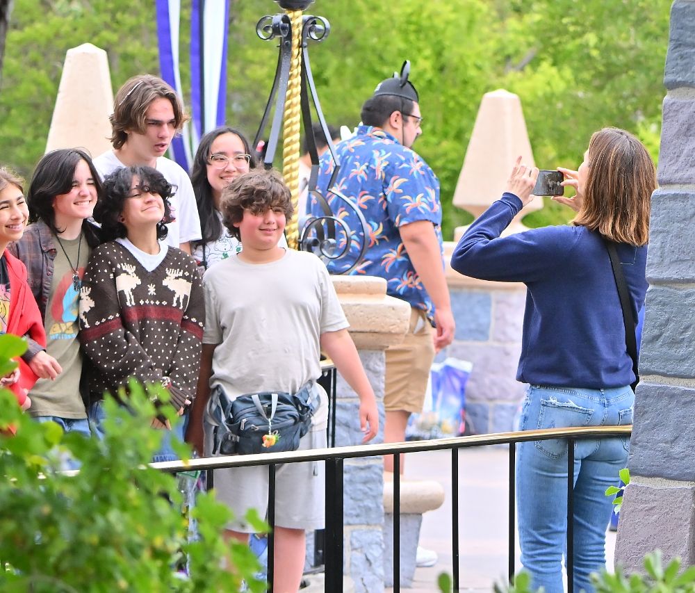 28-Out-and-About-with-Seraphina-and-Emme-on-Disneyland-11.jpg 28-Out-and-About-with-Seraphina-and-Emme-on-Disneyland-11.jpg