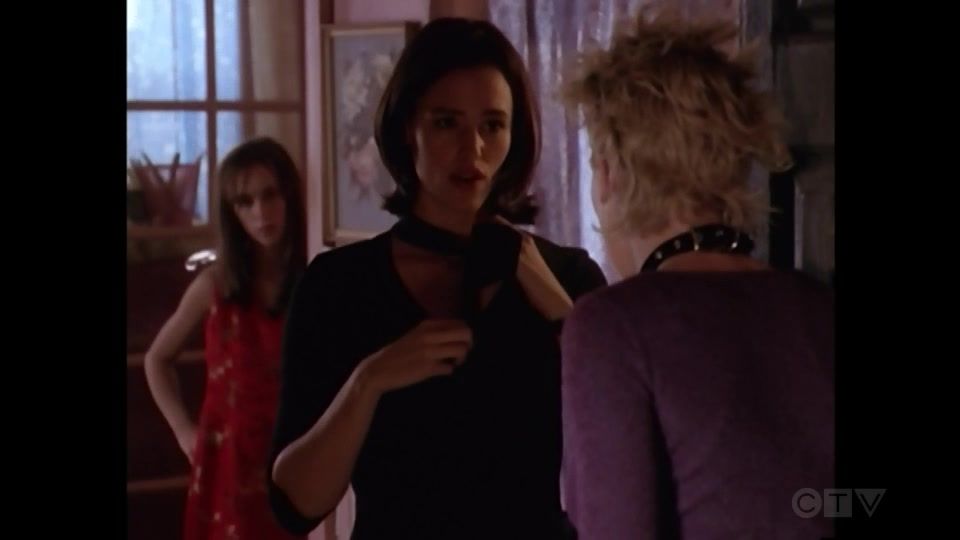 1x01-The-Time-She-Came-to-New-York-075.jpg