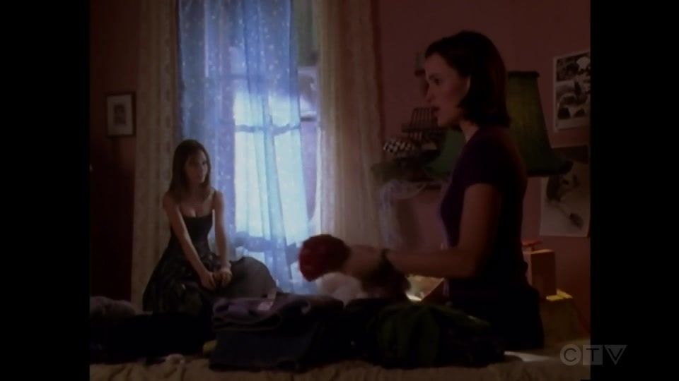 1x01-The-Time-She-Came-to-New-York-090.jpg