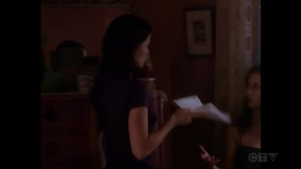 1x01-The-Time-She-Came-to-New-York-095.jpg