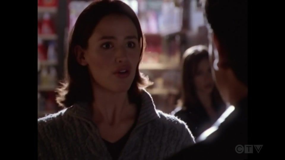 1x01-The-Time-She-Came-to-New-York-133.jpg