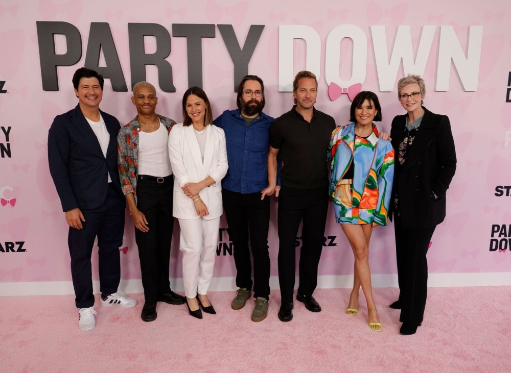 Click to view full size image
==============
June-03-_Party_Down-Season-3-FYC-Event-Red-Carpet-031.jpg June-03-_Party_Down-Season-3-FYC-Event-Red-Carpet-031.jpg