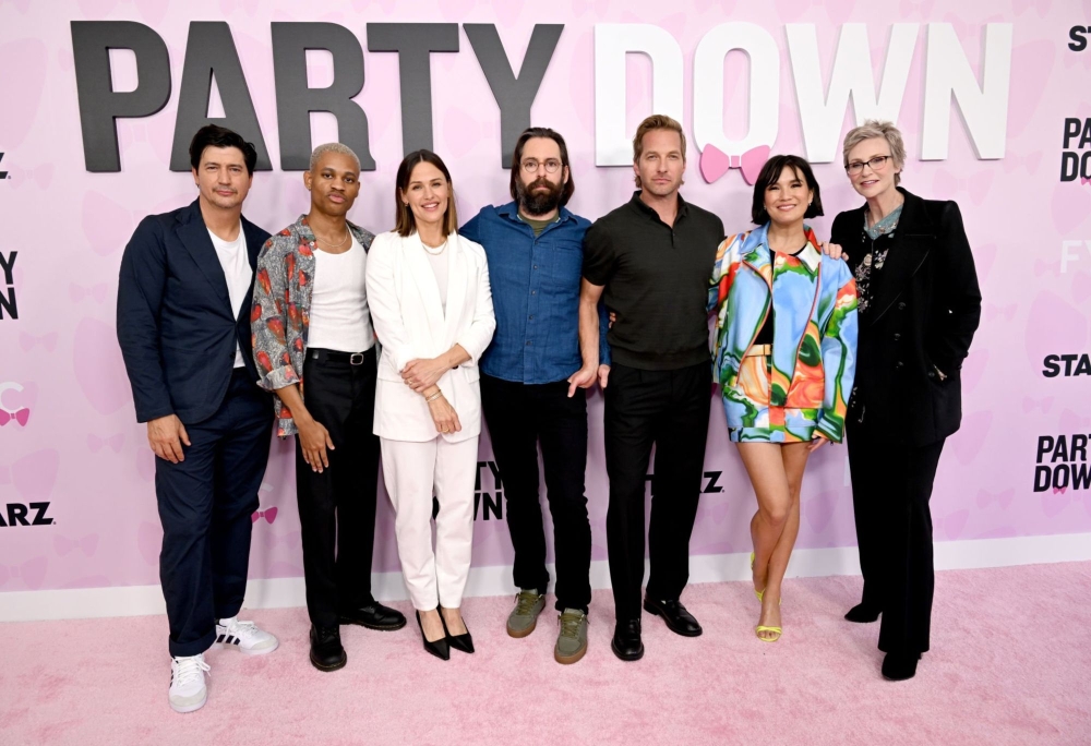 Click to view full size image
==============
June-03-_Party_Down-Season-3-FYC-Event-Red-Carpet-049.jpg June-03-_Party_Down-Season-3-FYC-Event-Red-Carpet-049.jpg