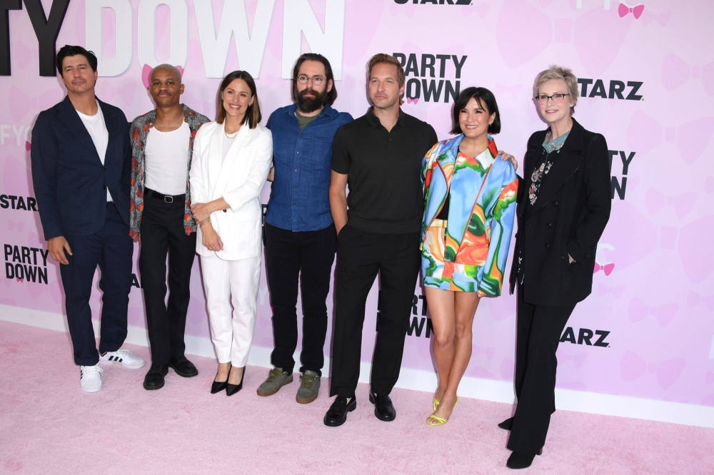 Click to view full size image
==============
June-03-_Party_Down-Season-3-FYC-Event-Red-Carpet-065.jpg June-03-_Party_Down-Season-3-FYC-Event-Red-Carpet-065.jpg