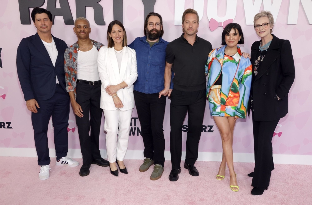 Click to view full size image
==============
June-03-_Party_Down-Season-3-FYC-Event-Red-Carpet-172.jpg June-03-_Party_Down-Season-3-FYC-Event-Red-Carpet-172.jpg