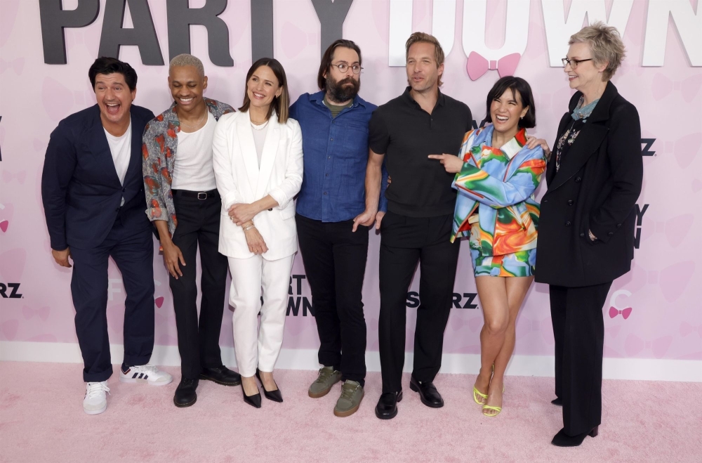 Click to view full size image
==============
June-03-_Party_Down-Season-3-FYC-Event-Red-Carpet-176.jpg June-03-_Party_Down-Season-3-FYC-Event-Red-Carpet-176.jpg