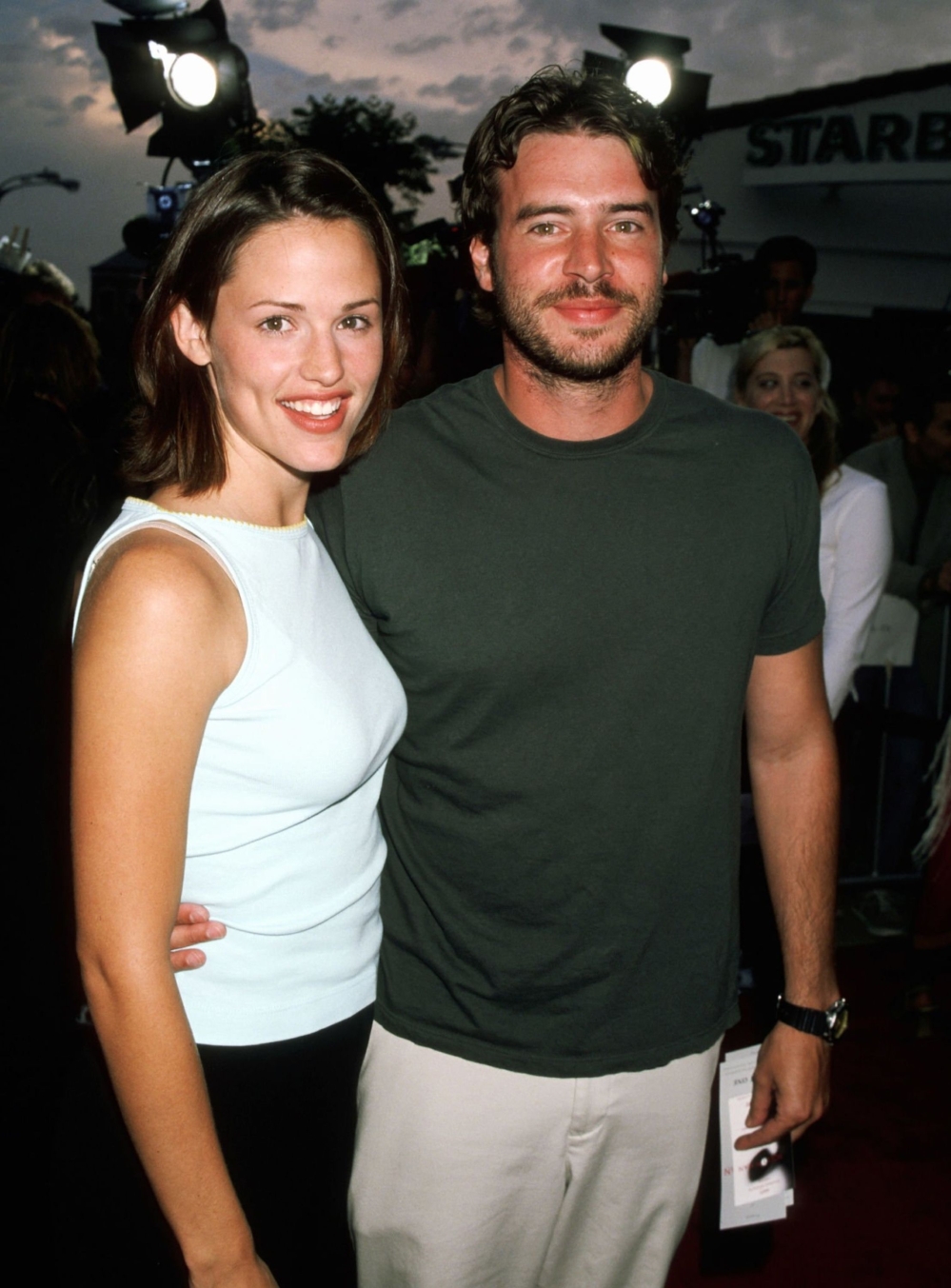 Click to view full size image
==============
02-08-Hollow-Man-Los-Angeles-Premiere-6.jpg 02-08-Hollow-Man-Los-Angeles-Premiere-6.jpg