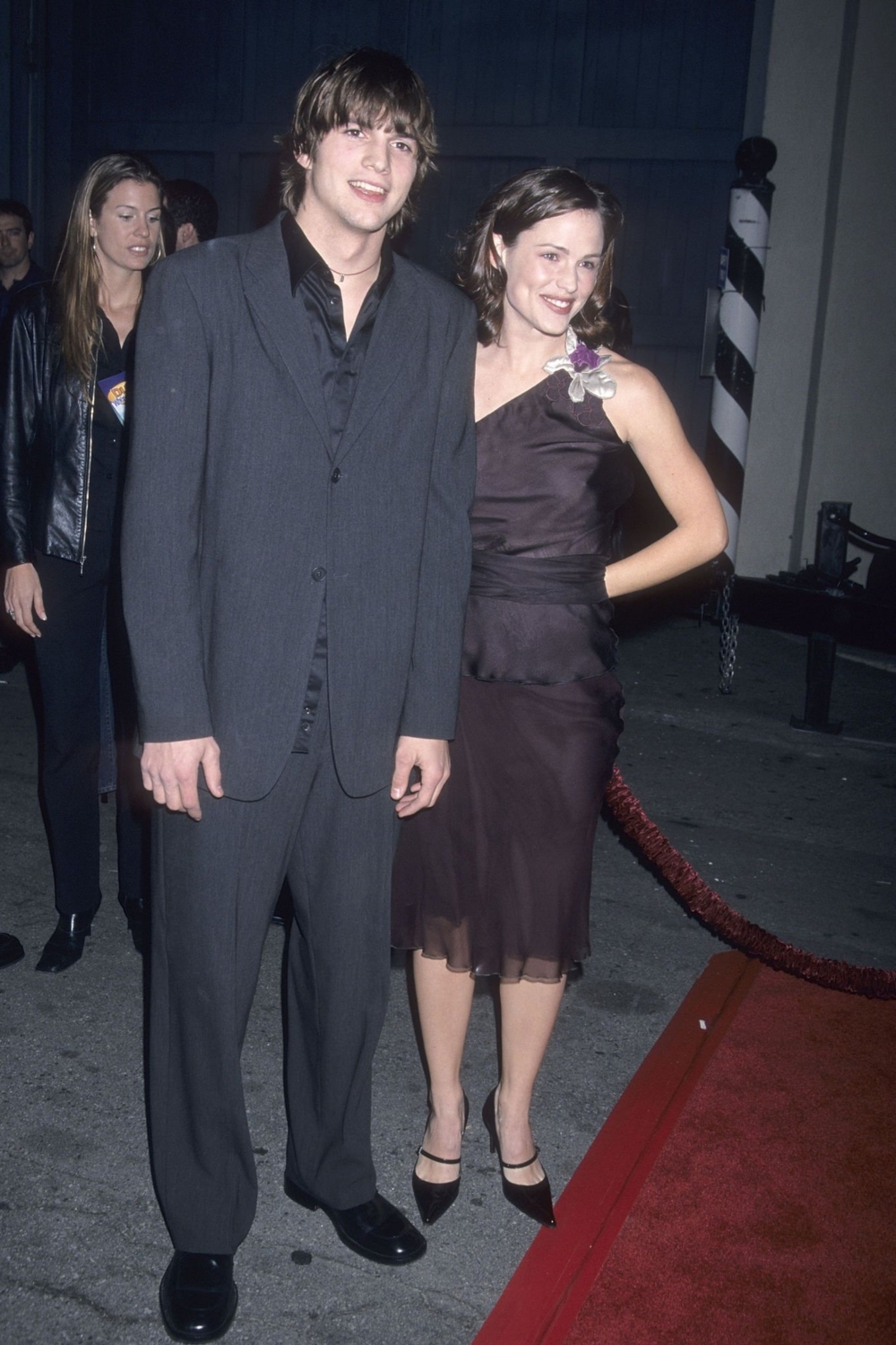 Click to view full size image
==============
10-12-Dude-Where_s-My-Car-Premiere-37.jpg 10-12-Dude-Where_s-My-Car-Premiere-37.jpg