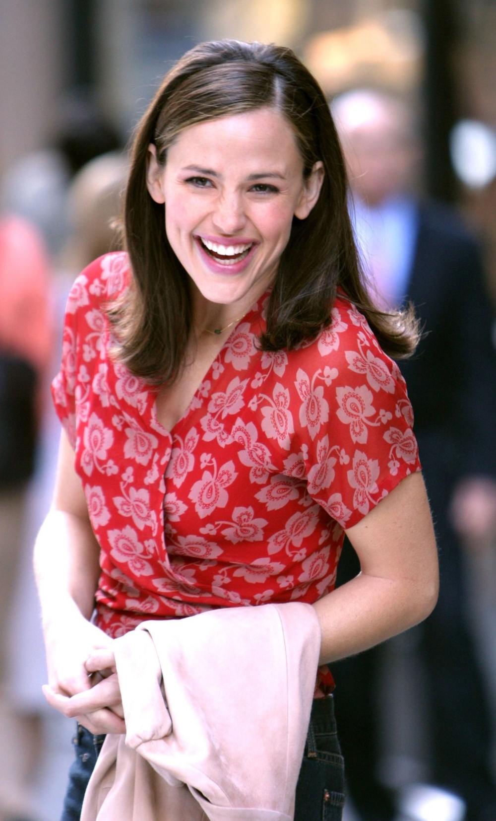 Click to view full size image
==============
On-Set-22-November-Thirteen-Going-on-Thirty-25.jpg On-Set-22-November-Thirteen-Going-on-Thirty-25.jpg