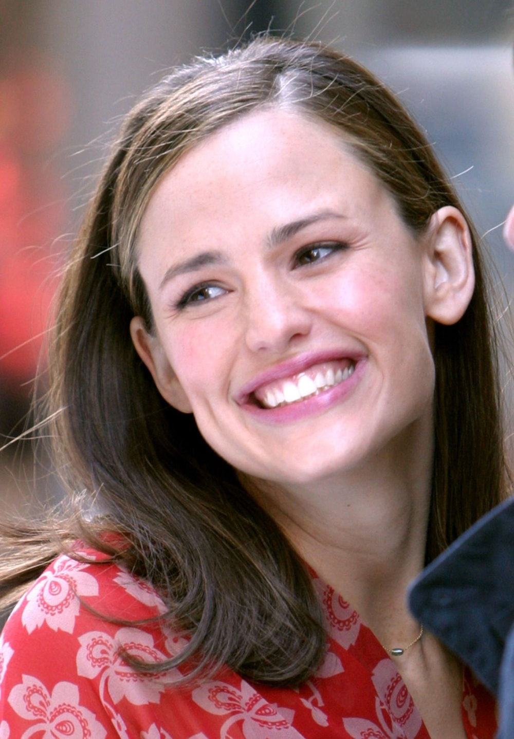 Click to view full size image
==============
On-Set-22-November-Thirteen-Going-on-Thirty-27.jpg On-Set-22-November-Thirteen-Going-on-Thirty-27.jpg