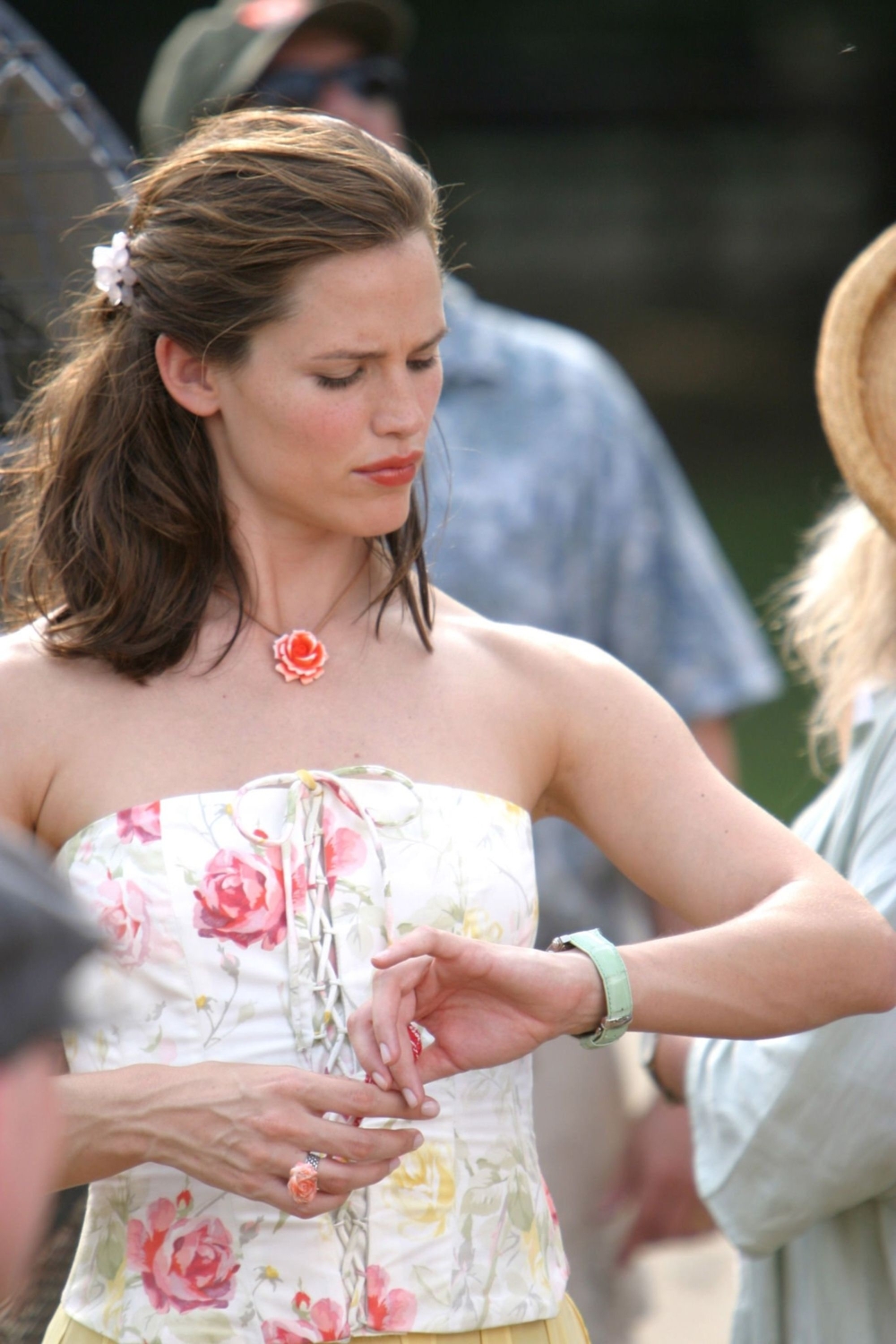 Click to view full size image
==============
On-Set-30-June-Thirteen-Going-on-Thirty-46.jpg On-Set-30-June-Thirteen-Going-on-Thirty-46.jpg