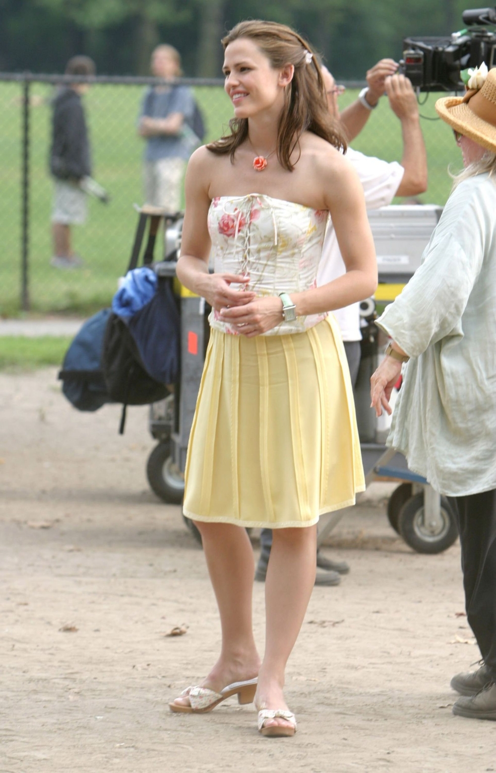 Click to view full size image
==============
On-Set-30-June-Thirteen-Going-on-Thirty-55.jpg On-Set-30-June-Thirteen-Going-on-Thirty-55.jpg