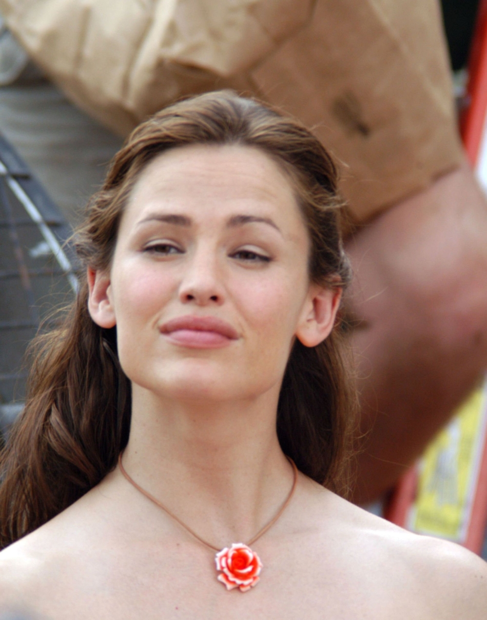 Click to view full size image
==============
On-Set-30-June-Thirteen-Going-on-Thirty-62.jpg On-Set-30-June-Thirteen-Going-on-Thirty-62.jpg