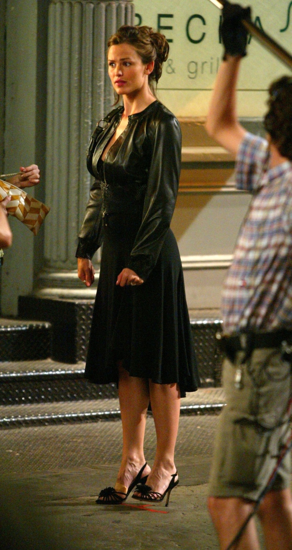 Click to view full size image
==============
On-Set-02-July-Thirteen-Going-on-Thirty-17.jpg On-Set-02-July-Thirteen-Going-on-Thirty-17.jpg