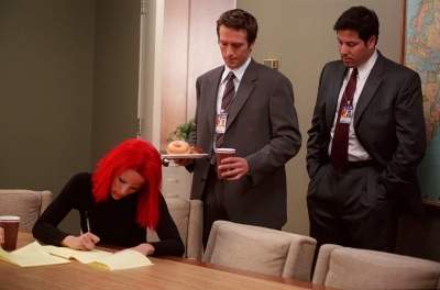 Click to view full size image
==============
Alias_1x01_Stills_28329.jpg Alias_1x01_Stills_28329.jpg
