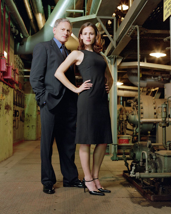 Alias_S1_Promoshoot_Set002_28329.jpg