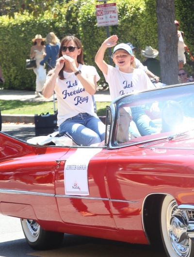 Click to view full size image
==============
4thJulyParade_July_2022_2817429.jpg 4thJulyParade_July_2022_2817429.jpg
