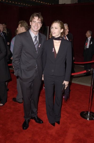 Click to view full size image
==============
_53rdAnnualPrimetimeEmmyAwards_November_2001_Arrivals_28329.jpg _53rdAnnualPrimetimeEmmyAwards_November_2001_Arrivals_28329.jpg