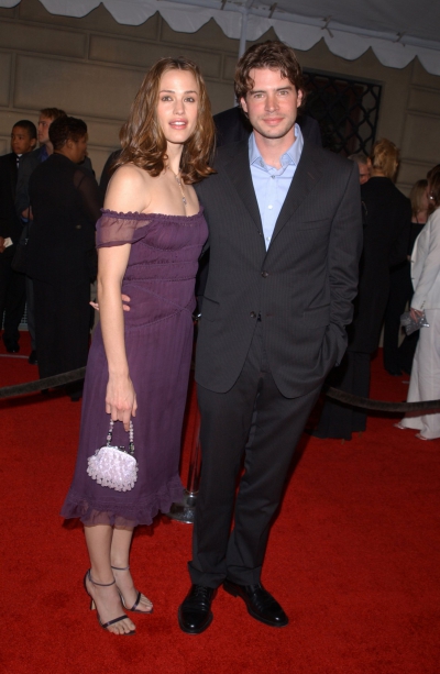 Click to view full size image
==============
28thAnnualPeoplesChoiceAwards_Arrivals_2002__282929.jpg 28thAnnualPeoplesChoiceAwards_Arrivals_2002__282929.jpg