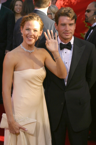 Click to view full size image
==============
_54thAnnualPrimetimeEmmyAwards_Arrivals_2002__281829.jpg _54thAnnualPrimetimeEmmyAwards_Arrivals_2002__281829.jpg