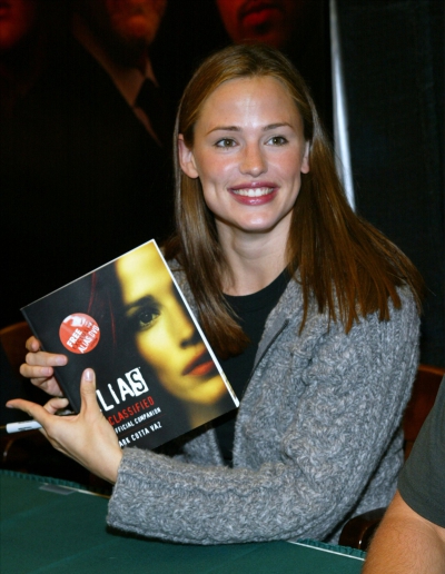 Click to view full size image
==============
AliasDeclassified_BooksigningEvent_2002_281729.jpg AliasDeclassified_BooksigningEvent_2002_281729.jpg