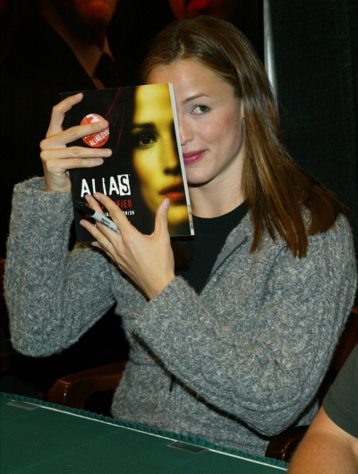 Click to view full size image
==============
AliasDeclassified_BooksigningEvent_2002_281829.jpg AliasDeclassified_BooksigningEvent_2002_281829.jpg