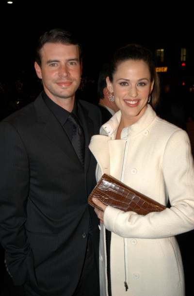 Click to view full size image
==============
CatchMeIfYouCanPremiere_2002_28629.jpg CatchMeIfYouCanPremiere_2002_28629.jpg