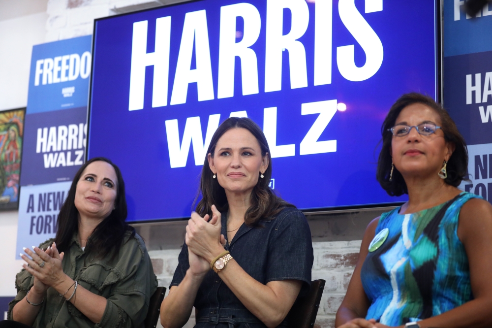 Click to view full size image
==============
jengarneronline_campaign_kamala_oct24_28329.jpg jengarneronline_campaign_kamala_oct24_28329.jpg