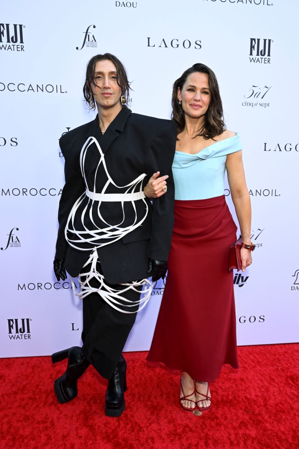 Click to view full size image
==============
jengarneronline_dailyfrontrowawards_redcarpet_282929.jpg jengarneronline_dailyfrontrowawards_redcarpet_282929.jpg