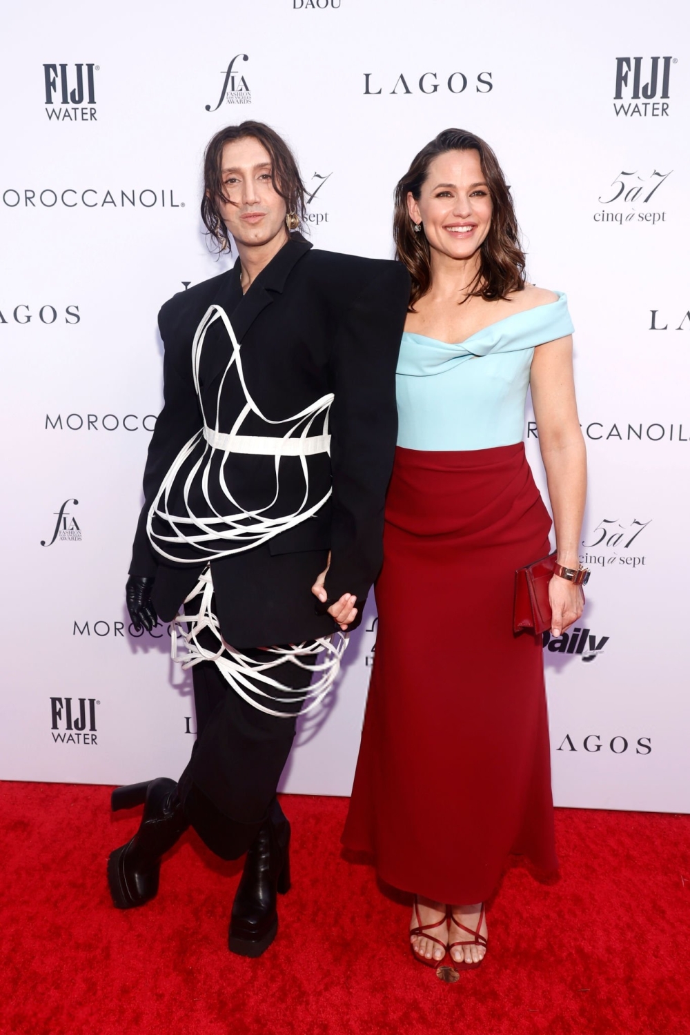 Click to view full size image
==============
jengarneronline_dailyfrontrowawards_redcarpet_284329.jpg jengarneronline_dailyfrontrowawards_redcarpet_284329.jpg