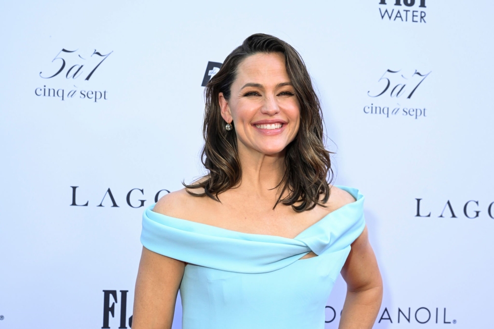 jengarneronline_dailyfrontrowawards_redcarpet_28529.jpg