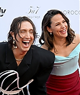 Filename=jengarneronline_dailyfrontrowawards_redcarpet_283929.jpg
Filesize=651KiB
Dimensions=2048x1365
Date added=May 11, 2025 jengarneronline_dailyfrontrowawards_redcarpet_283929.jpg